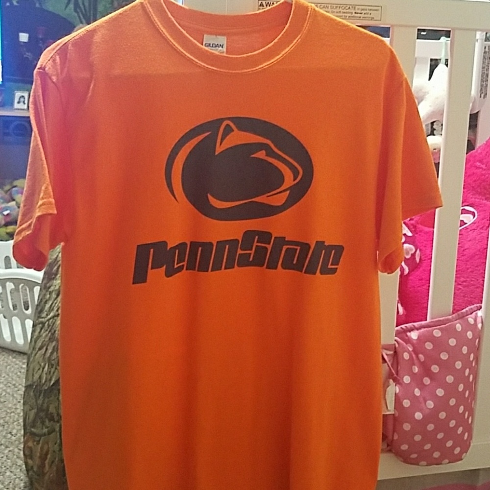 Pennstate orange tee.